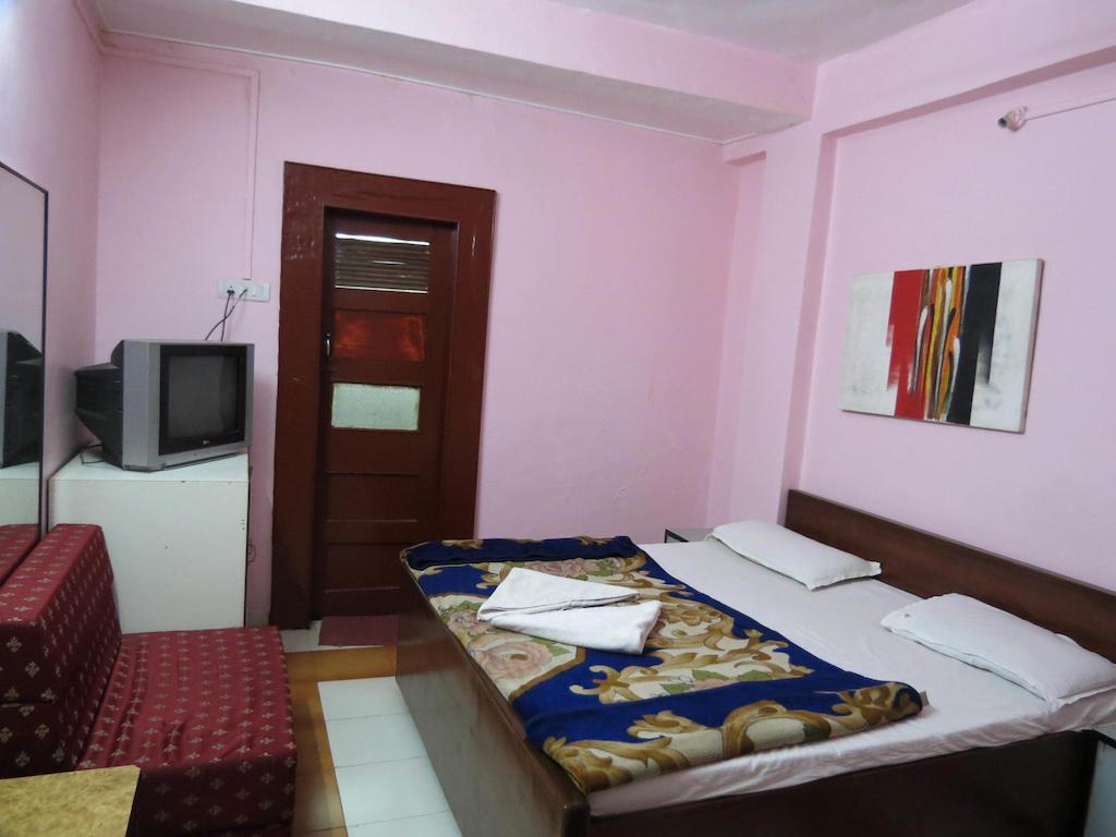 Hotel Sunny Classic Mahābaleshwar Екстериор снимка