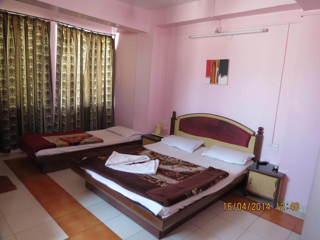 Hotel Sunny Classic Mahābaleshwar Екстериор снимка