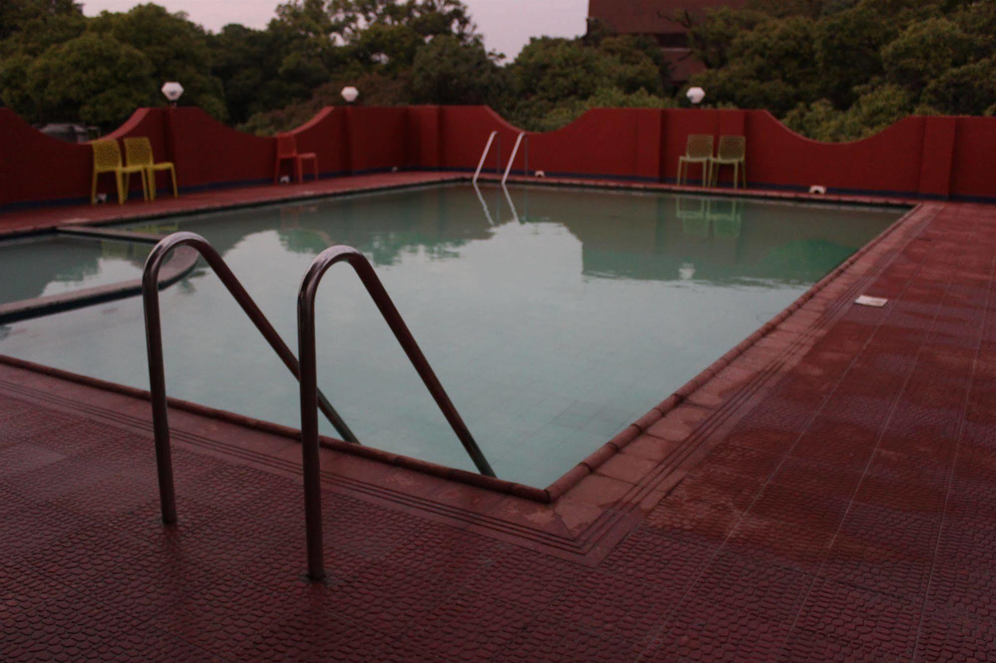 Hotel Sunny Classic Mahābaleshwar Екстериор снимка